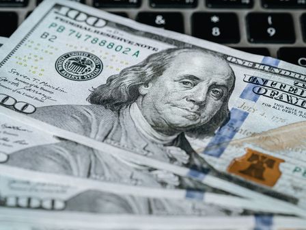 El precio del dólar cambia todos los días de acuerdo al comportamiento de los mercados. | Freepik