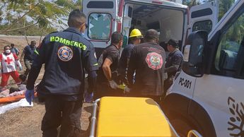 Elementos de emergencia atendieron el accidente en viaducto Diamante | Especial