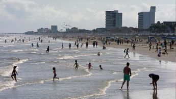 Otras 42 playas de Texas, de las 168 con la que cuenta el estado, muestran un nivel medio de contaminación. | Especial