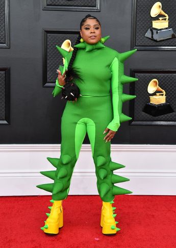 Tayla Parx en un look de estilo jurásico. / AFP