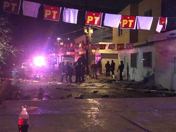 Personal del periciales de la Fiscalía ubicó casquillos de arma de fuego en el lugar. | Israel Santacruz