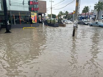 Fuga de agua en Juárez, NL / Victor Gonzalez