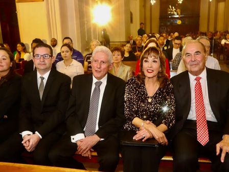 María Julia Lafuente junto a su familia en su Eucaristía de Agradecimiento. / Roberto Alanís