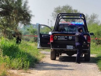 La Policía de Juárez acordonó la escena del hallazgo del cuerpo. | Agustín Martínez