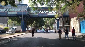 Manifestantes en Fray Servando Teresa de Mier. (X:@OVIAL_SSCCDMX)