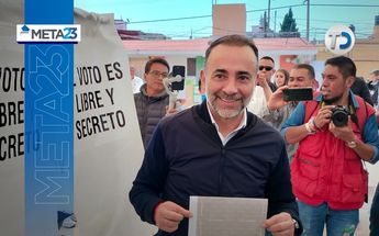 Fernando Flores, presidente municipal de Metepec, acude a votar | ESPECIAL