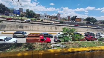 Tráfico intenso en Malecón del Río | Dany Béjar