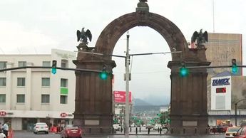 Anuncian cierres viales por obras en Arco de la Independencia en Monterrey