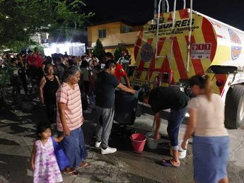Vecinos de la colonia San Gilberto en Santa Catarina esperaran una pipa de agua. | Leyda Estrada