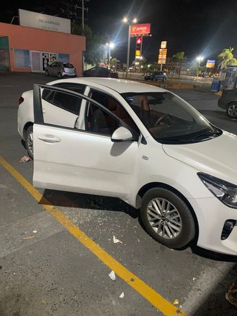 Automóvil dañado tras robo. | Cortesía