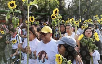 Familia de Yaretzi, víctima de accidente en la Línea 3 del Metro /Jorge Becerril