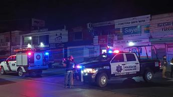 Las dos personas heridas fueron trasladadas a un hospital. | Israel Santacruz