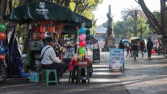 El ambulantaje quedaría prohibido en el Paseo Bravo ya bajo administración estatal / Agencia Es Imagen