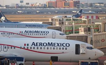 Accionistas de Aeroméxico autorizó llevar a cabo los trámites necesarios para solicitar a la Comisión Nacional Bancaria y de Valores/ Reuters