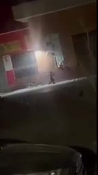 Drogadicto golpeó gravemente a dos hombres en Torreón; actuaba como un soldado / Video
