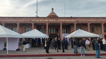 Autoridades arriban al Congreso del Estado para toma de protesta. | Crédito: Daniel Santiago