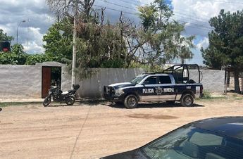 Familiares del hombre identificado como Lucio "N" solicitaron apoyo a los servicios de emergencia.