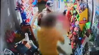 Captan brutal ataque con machete a adulto mayor durante asalto de tienda en Montemorelos