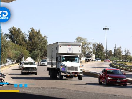 Vehículos circulando por la autopista México-Puebla en el tramo correspondiente a la capital poblana | Es Imagen