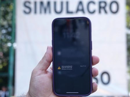 Cuando tiembla, el Sismológico envía una alerta a los celulares | Cuartoscuro