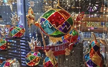 El taller Esferas Campanita elabora esferas de varios colores y formas para navidad / David Meléndez