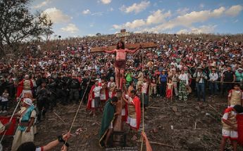 El Viacrucis viviente representa la Pasión de Cristo en calles de Tlaquepaque