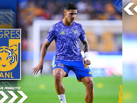 RómuloZwarg calentando previo al juego Tigres vs Atlas / @TigresOficial