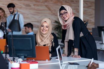 Hay mujeres en Qatar con puestos directivos/ Pixabay