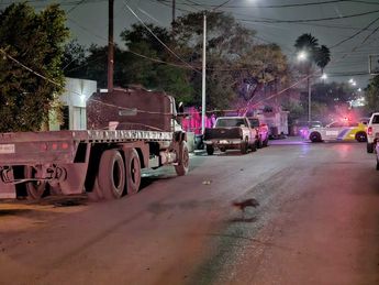 Vecinos resultaron afectados por el accidente del tráiler contra el cableado eléctrico. | Fabricio Gallegos