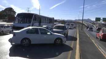Fueron cinco vehículos los que resultaron dañados en el accidente.