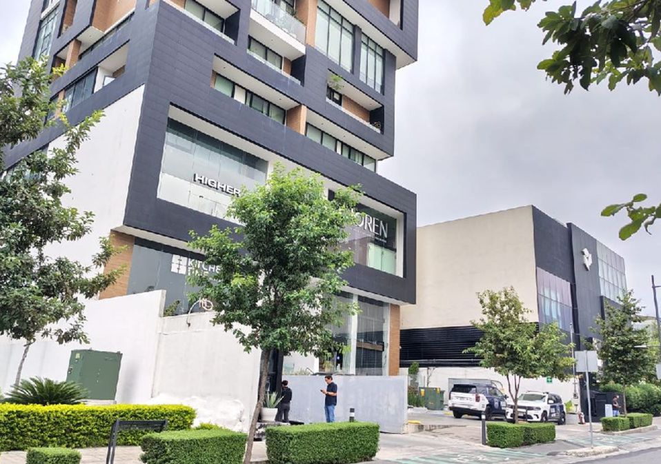 En el lugar se encuentran elementos de la Secretaría de Seguridad Pública de San Pedro. | Agustín Martínez