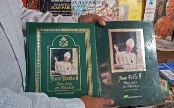 Libro de la visita de Juan Pablo II en México en 1979 | Andrés Lobato