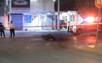 El cuerpo del motociclista ufe trasladado al anfiteatro. | Cortesía