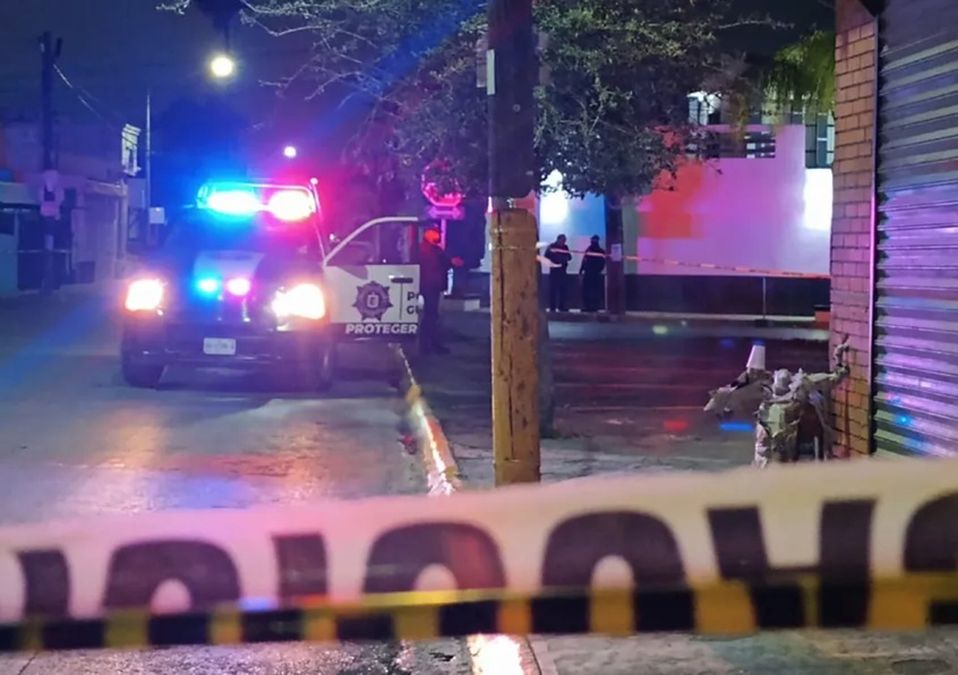 Asesinan a balazos a un hombre afuera de restaurante en Guadalupe