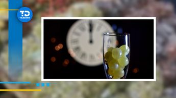 Cada una de las 12 uvas representa un mes del año que comienza. Al comerlas, se asocia cada uva con un deseo o propósito, como salud.