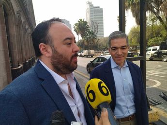 Emmanuel Loo, secretario de Economía de Nuevo León (izq.) y Jesús Viejo González, presidente del Consejo Nuevo León. | Sandra González