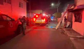 Los bomberos trabajador a contrarreloj para evitar que el fuego se propagara | Protección Civil de Tlaquepaque