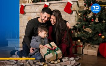 Familia celebrando la Navidad / Freepik