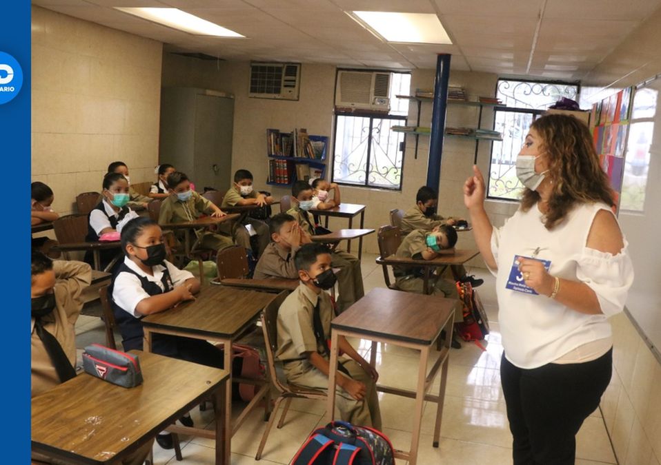Regresan a clases un millón 74 mil 307 alumnos de nivel básico en Nuevo León. | Raúl Palacios