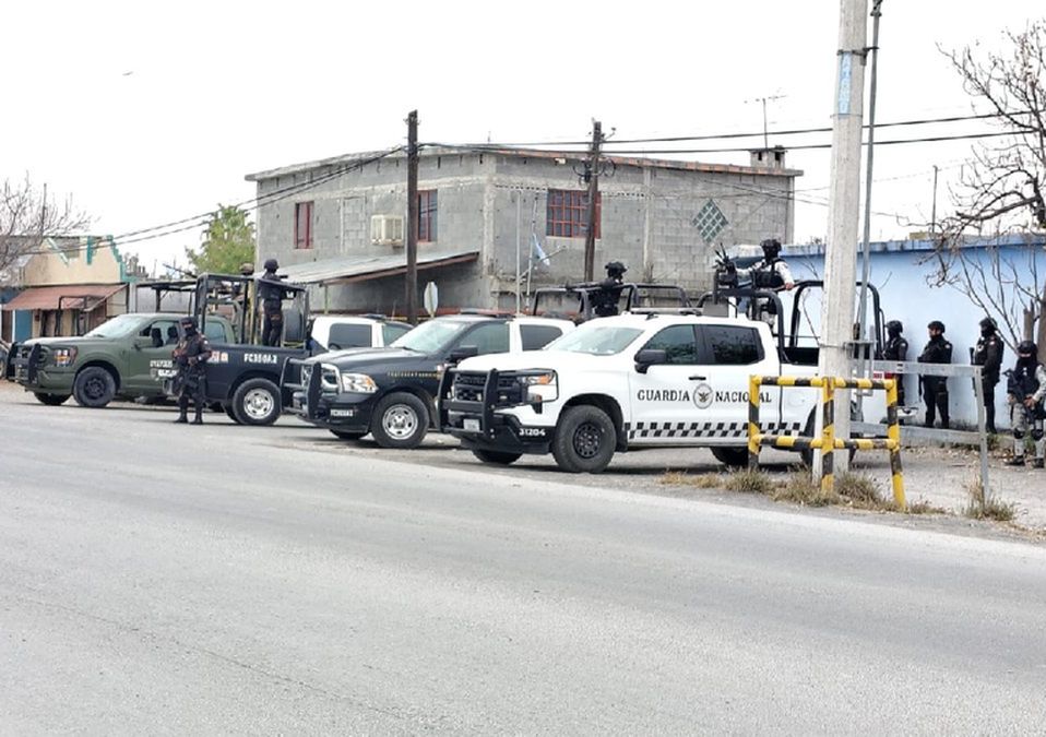 La presencia policiaca incluyó despliegue por tierra y aire en Sabinas Hidalgo. | Agustín Martínez
