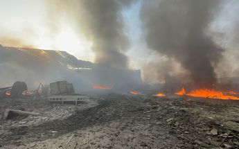 Las llamas alcanzaron rápidamente a la empresa. | Protección Civil