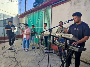 El ritmo latino impera en los instrumentos de Son Destello, vigente pese a la desigualdad laboral / Especial
