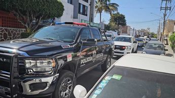 Vehículo de la Policía del Estado de Jalisco a las afueras del domicilio en que ocurrieron los hechos | Telediario