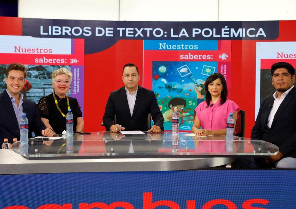 Nuevos libros de texto dividen opiniones de especialistas en NL . | Jorge López