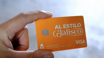 Las fallas en los equipos de cómputo y en la lectura de códigos QR provocaron retrasos constantes en la entrega de la Tarjeta Única | Foto: Especial