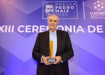 El empresario Enrique Marcos Giacoman con la Presea Pedro Maiz Arsuaga 2025. | Luis Guerra