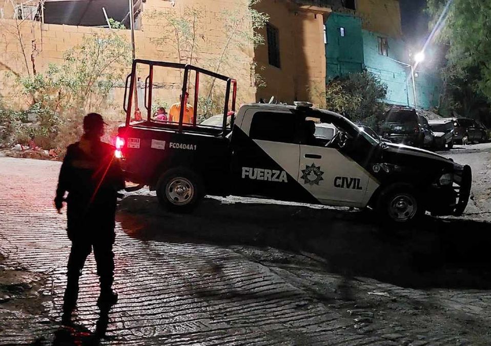 Matan a balazos a dos hombres afuera de una tienda en colonia Genaro Vázquez en Escobedo. | Leyda Estrada