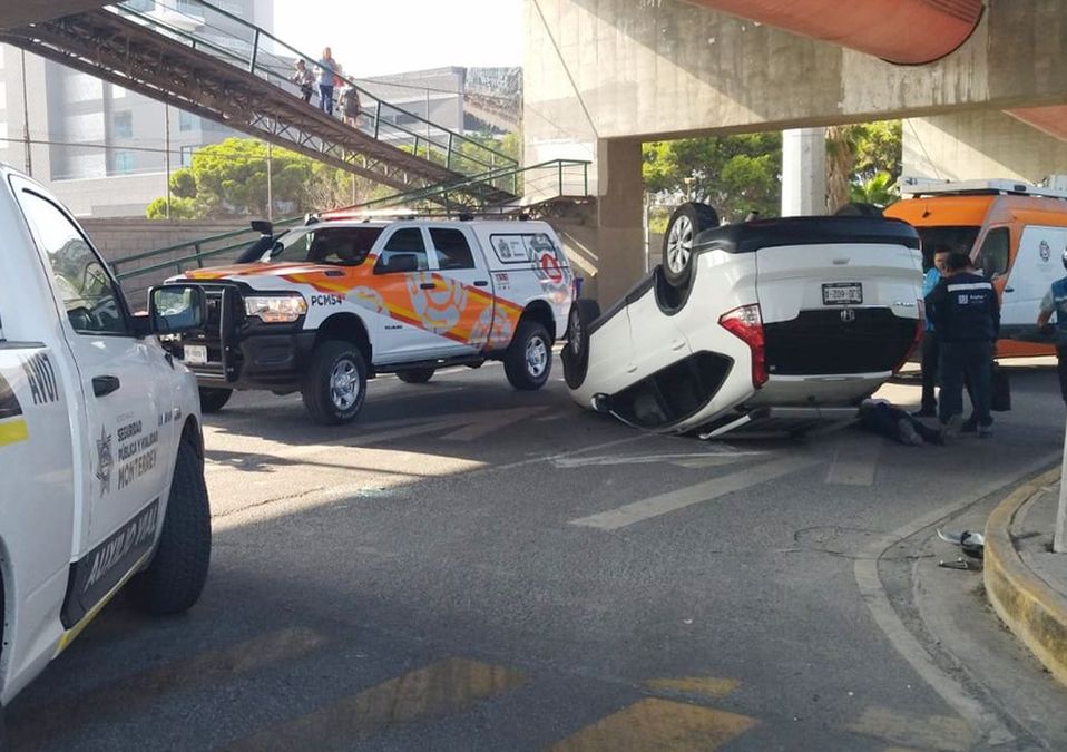 Falla en semáforos provoca accidente en avenida Díaz Ordaz. | Sandra González
