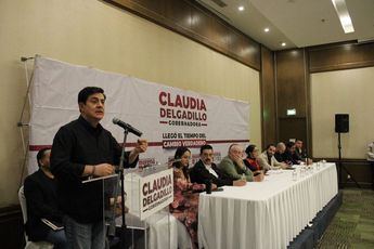 Chema Martínez en conferencia con autoridades de Morena / Josefina Ruiz