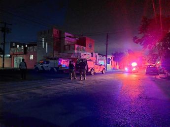 Paramédicos confirmaron la muerte del hombre en la colonia Industrias del Vidrio Tercer Sector. | Leyda Estrada